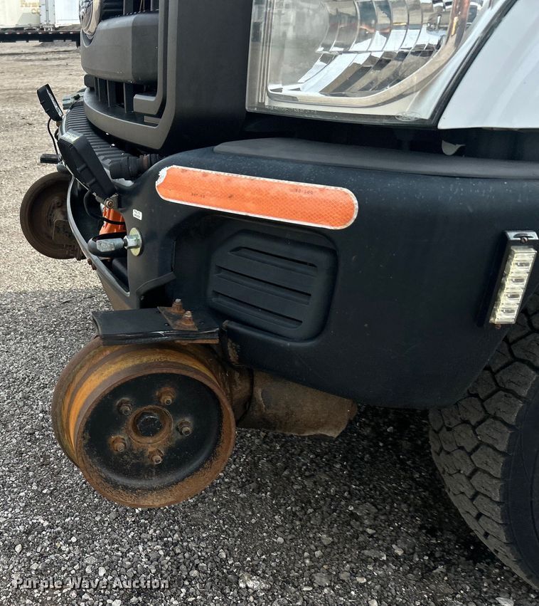 image for item EG0674 2011 Ford F350 Super Duty  SuperCab utility bed pickup truck