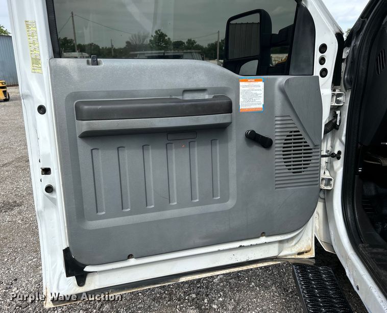 image for item EG0674 2011 Ford F350 Super Duty  SuperCab utility bed pickup truck