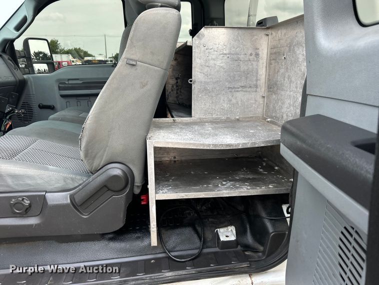 image for item EG0674 2011 Ford F350 Super Duty  SuperCab utility bed pickup truck