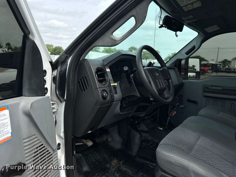 image for item EG0674 2011 Ford F350 Super Duty  SuperCab utility bed pickup truck