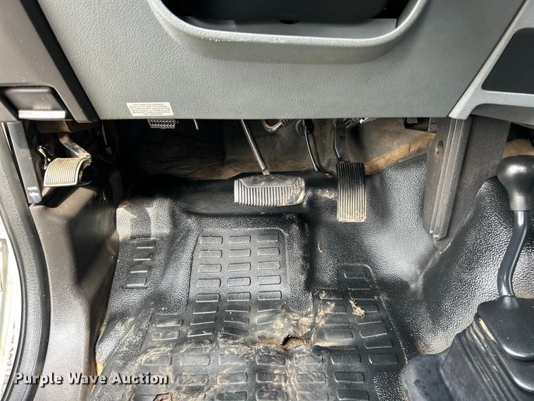 image for item EG0674 2011 Ford F350 Super Duty  SuperCab utility bed pickup truck