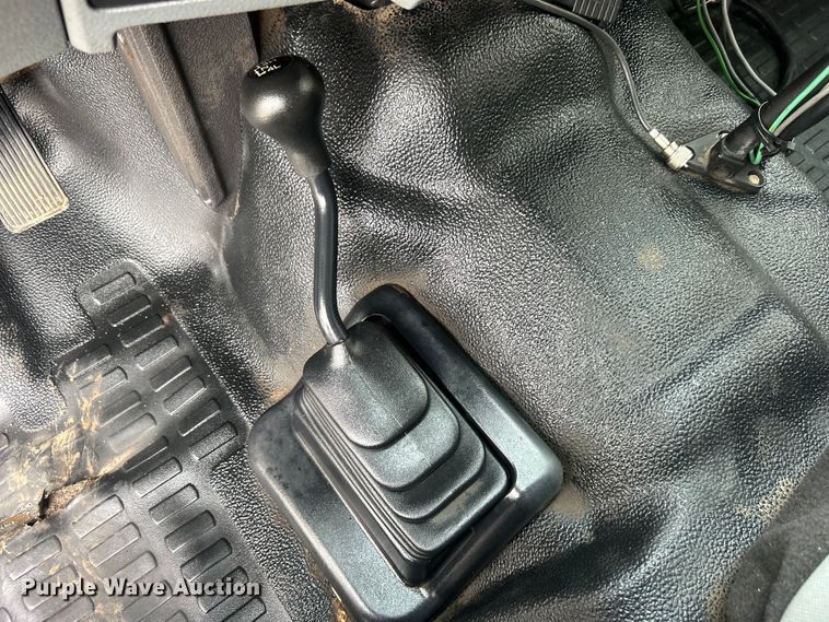 image for item EG0674 2011 Ford F350 Super Duty  SuperCab utility bed pickup truck