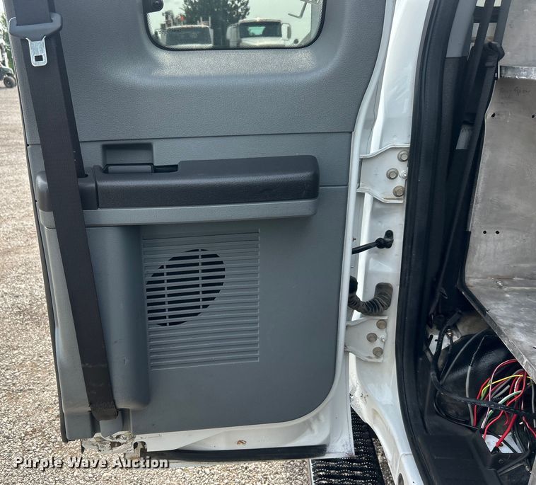 image for item EG0674 2011 Ford F350 Super Duty  SuperCab utility bed pickup truck