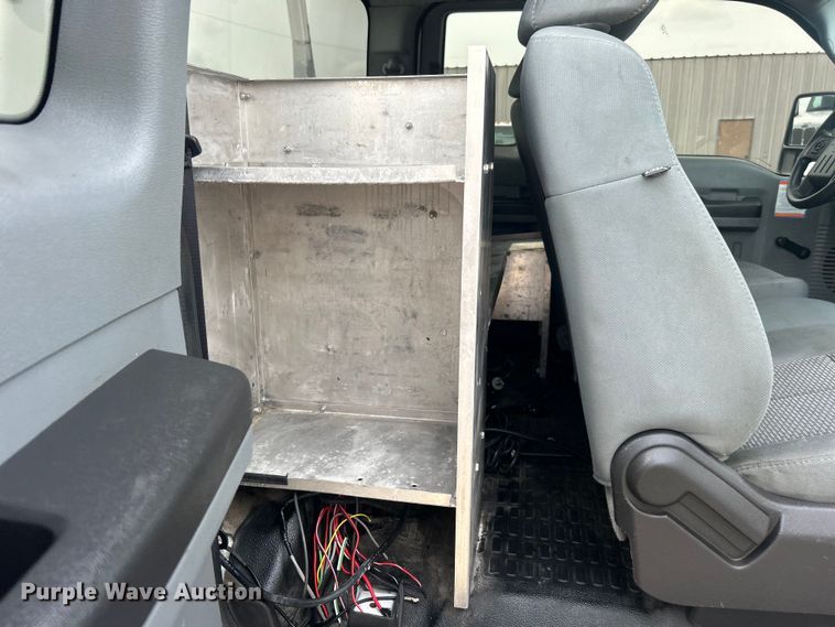 image for item EG0674 2011 Ford F350 Super Duty  SuperCab utility bed pickup truck