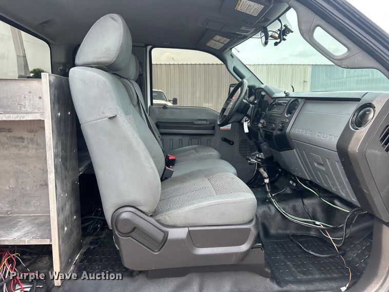 image for item EG0674 2011 Ford F350 Super Duty  SuperCab utility bed pickup truck