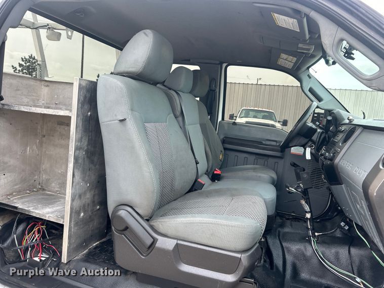 image for item EG0674 2011 Ford F350 Super Duty  SuperCab utility bed pickup truck