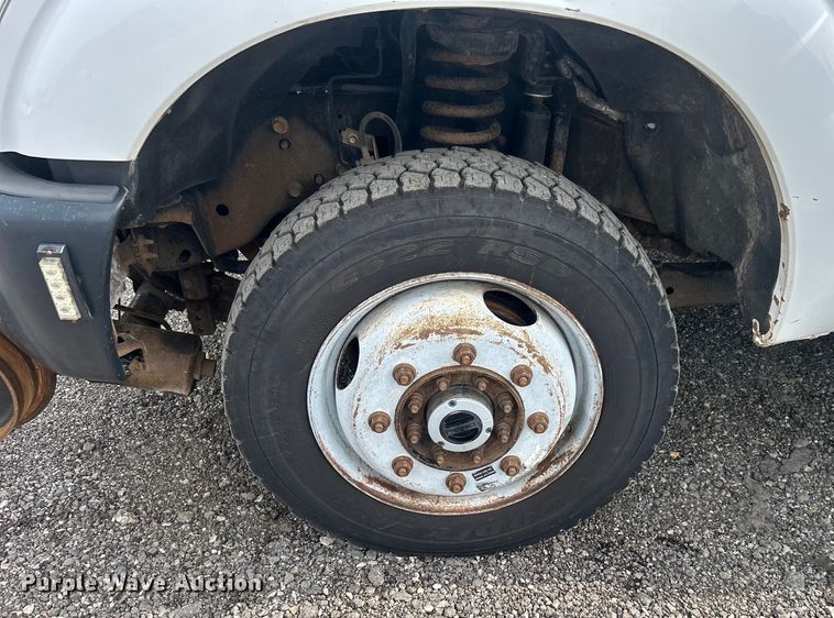 image for item EG0674 2011 Ford F350 Super Duty  SuperCab utility bed pickup truck