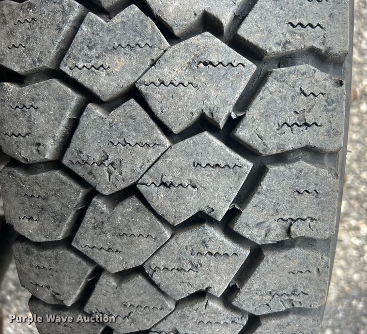 image for item EG0674 2011 Ford F350 Super Duty  SuperCab utility bed pickup truck