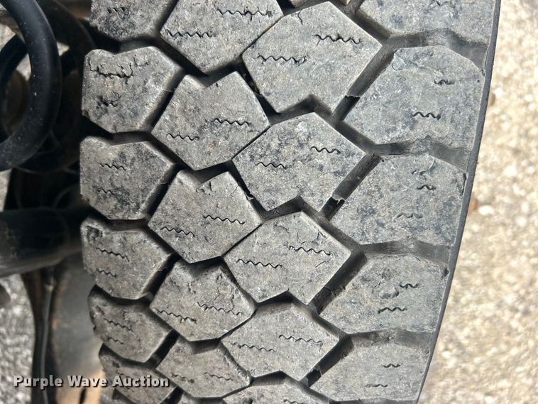 image for item EG0674 2011 Ford F350 Super Duty  SuperCab utility bed pickup truck