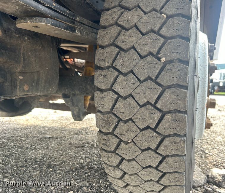 image for item EG0674 2011 Ford F350 Super Duty  SuperCab utility bed pickup truck