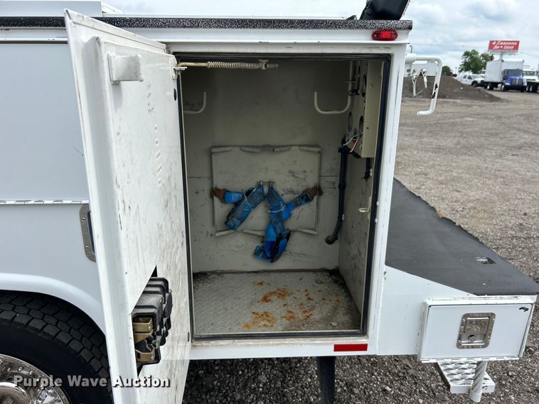 image for item EG0675 2014 Ford F450 Super Duty  utility / service truck