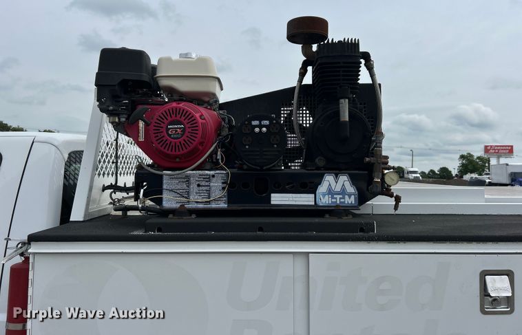 image for item EG0675 2014 Ford F450 Super Duty  utility / service truck