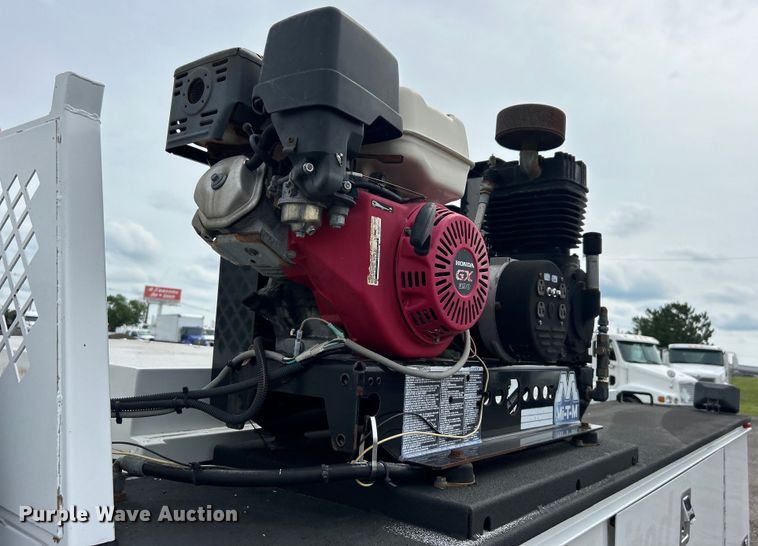 image for item EG0675 2014 Ford F450 Super Duty  utility / service truck