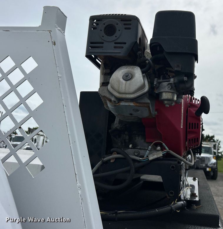 image for item EG0675 2014 Ford F450 Super Duty  utility / service truck