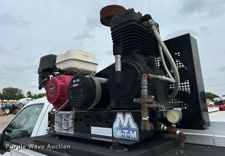 image for item EG0675 2014 Ford F450 Super Duty  utility / service truck