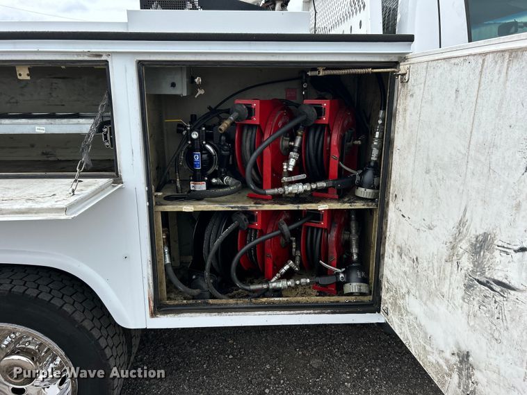 image for item EG0675 2014 Ford F450 Super Duty  utility / service truck