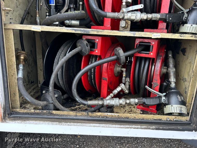 image for item EG0675 2014 Ford F450 Super Duty  utility / service truck