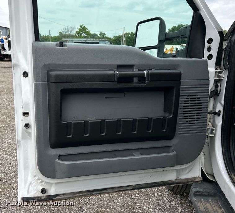 image for item EG0675 2014 Ford F450 Super Duty  utility / service truck