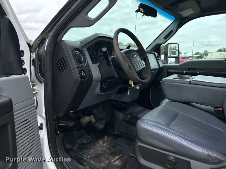 image for item EG0675 2014 Ford F450 Super Duty  utility / service truck