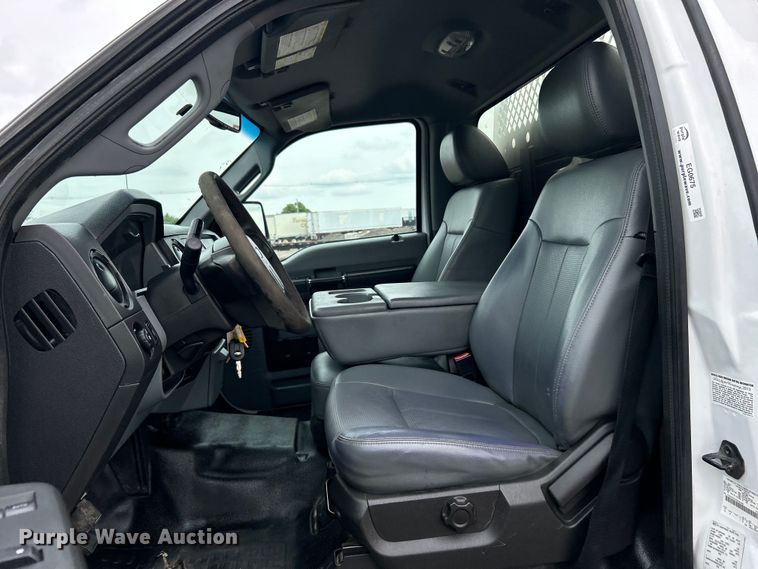 image for item EG0675 2014 Ford F450 Super Duty  utility / service truck