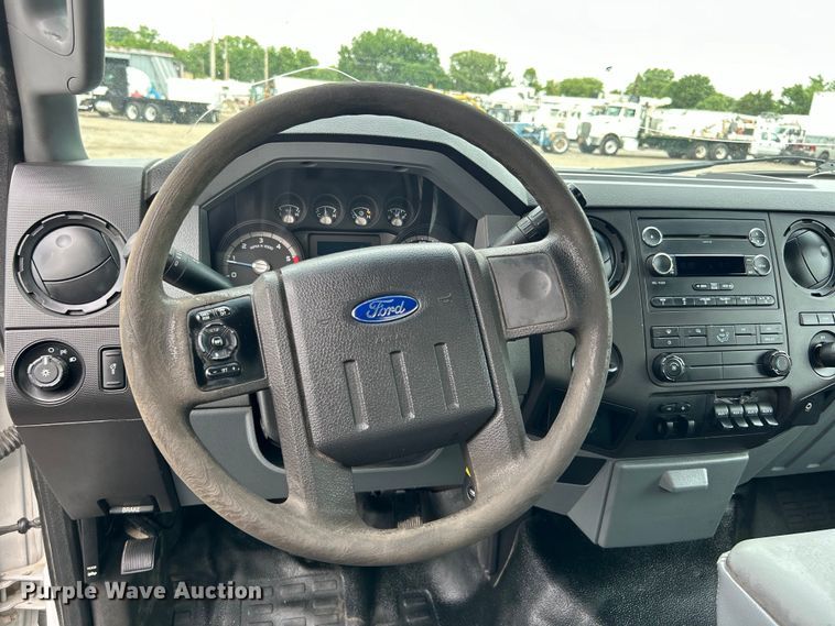 image for item EG0675 2014 Ford F450 Super Duty  utility / service truck