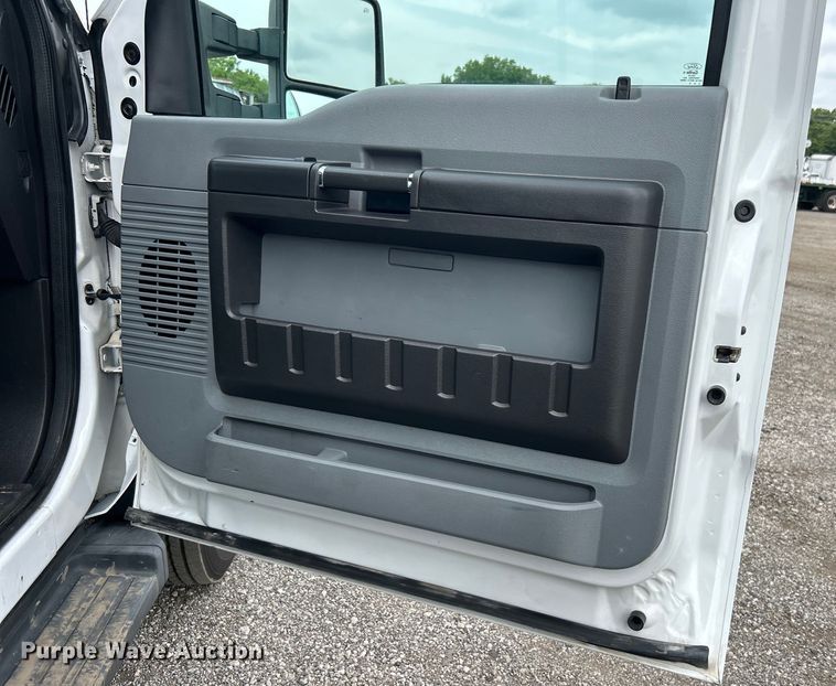 image for item EG0675 2014 Ford F450 Super Duty  utility / service truck