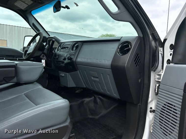 image for item EG0675 2014 Ford F450 Super Duty  utility / service truck