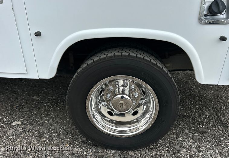 image for item EG0675 2014 Ford F450 Super Duty  utility / service truck