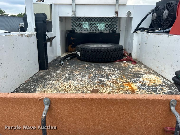 image for item EG0694 2015 Ford F550 Super Duty Crew Cab utility / service truck