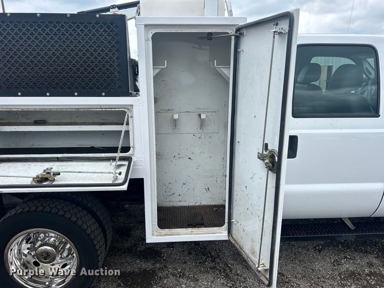 image for item EG0694 2015 Ford F550 Super Duty Crew Cab utility / service truck