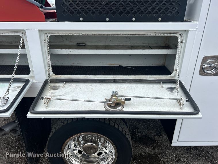 image for item EG0694 2015 Ford F550 Super Duty Crew Cab utility / service truck