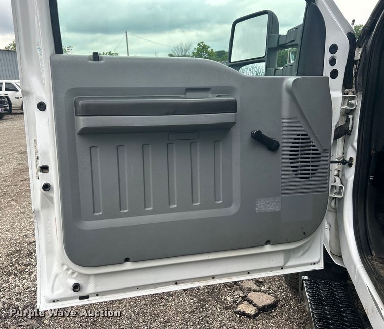 image for item EG0694 2015 Ford F550 Super Duty Crew Cab utility / service truck