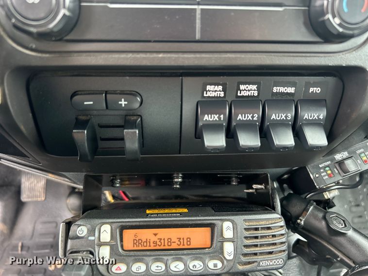 image for item EG0694 2015 Ford F550 Super Duty Crew Cab utility / service truck