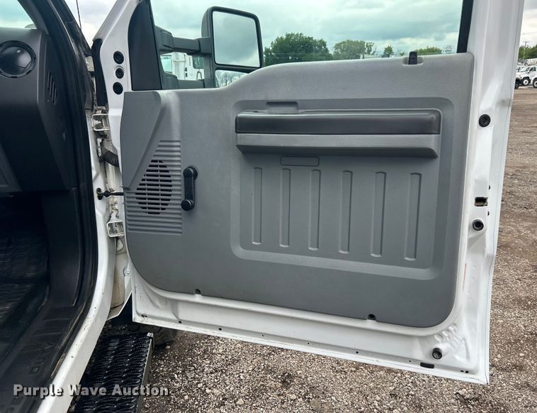 image for item EG0694 2015 Ford F550 Super Duty Crew Cab utility / service truck