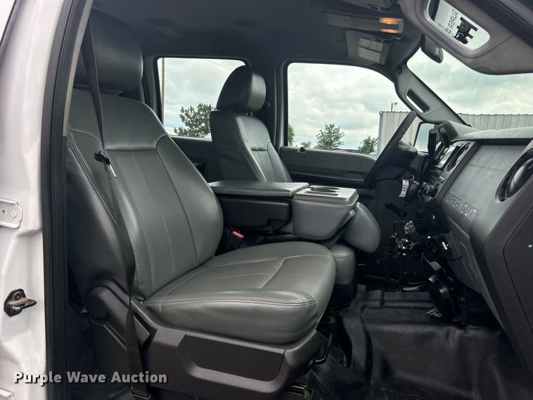 image for item EG0694 2015 Ford F550 Super Duty Crew Cab utility / service truck