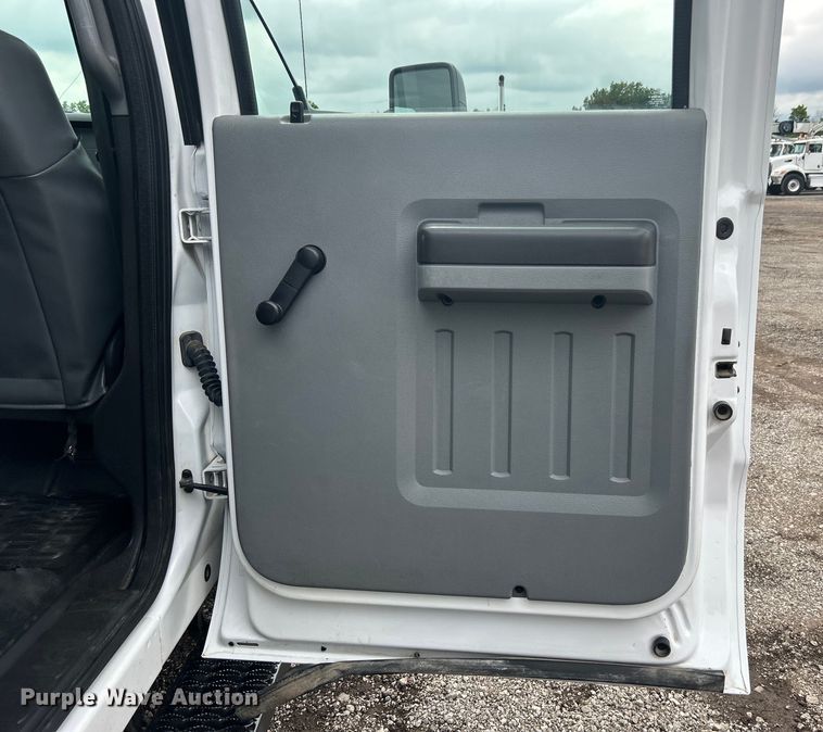 image for item EG0694 2015 Ford F550 Super Duty Crew Cab utility / service truck