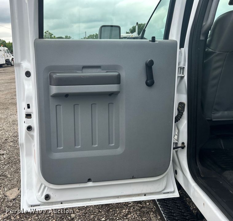 image for item EG0694 2015 Ford F550 Super Duty Crew Cab utility / service truck