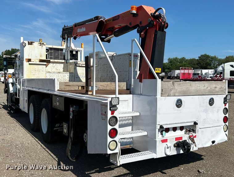 image for item EG0699 2009 International WorkStar 7500 crane truck