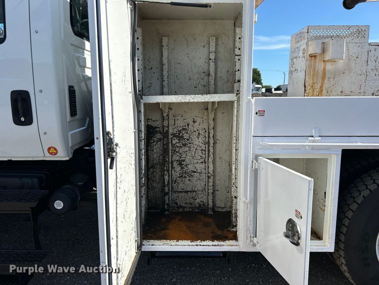 image for item EG0699 2009 International WorkStar 7500 crane truck