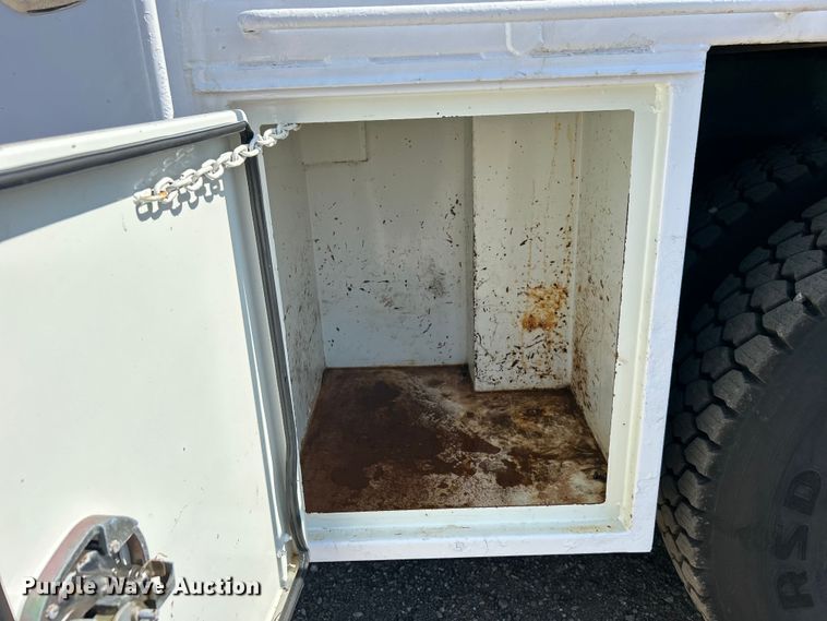 image for item EG0699 2009 International WorkStar 7500 crane truck