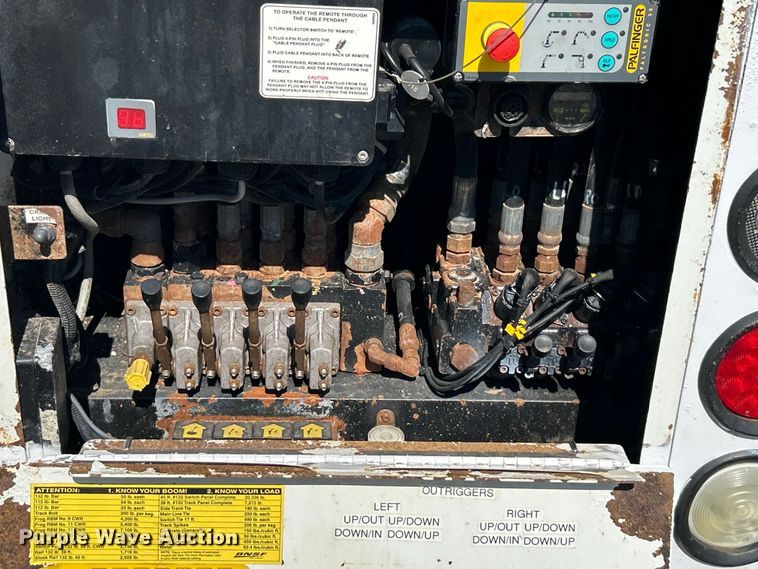 image for item EG0699 2009 International WorkStar 7500 crane truck