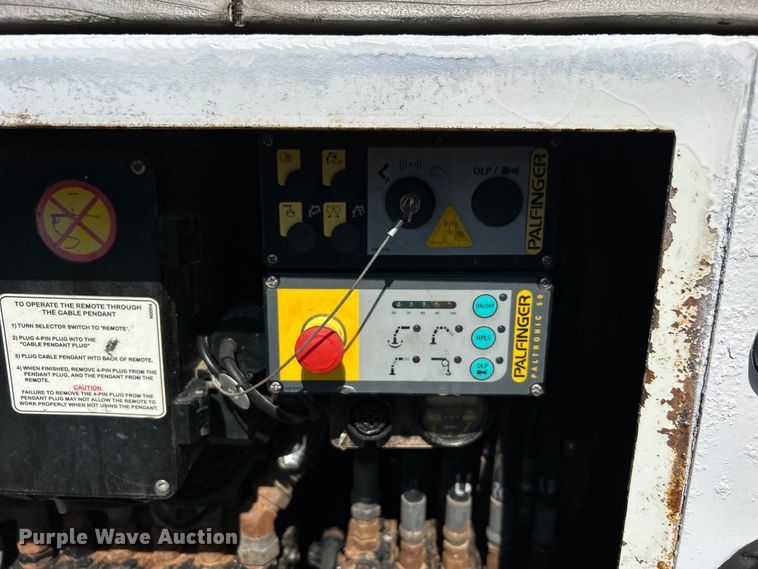 image for item EG0699 2009 International WorkStar 7500 crane truck