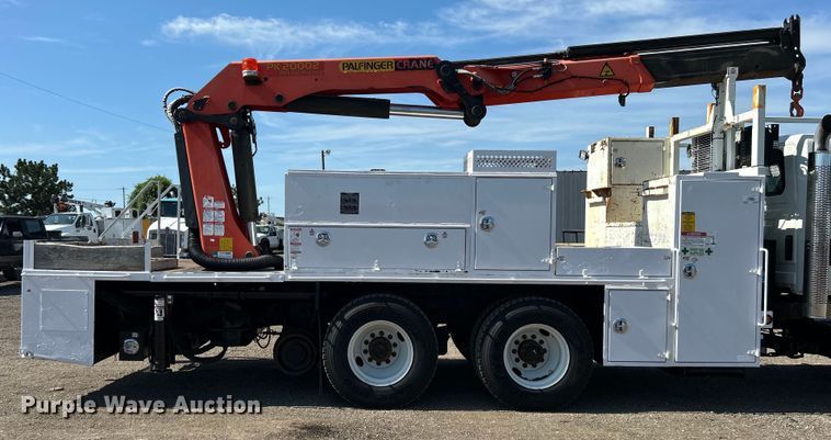 image for item EG0699 2009 International WorkStar 7500 crane truck