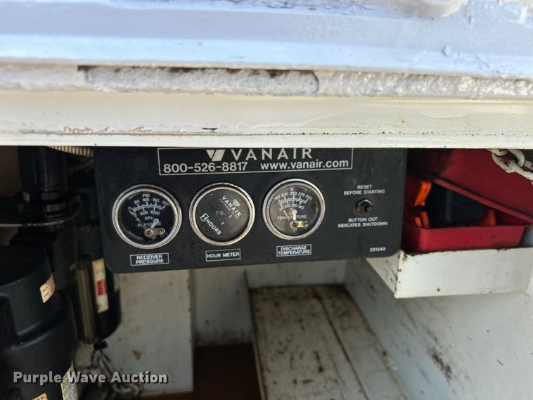 image for item EG0699 2009 International WorkStar 7500 crane truck