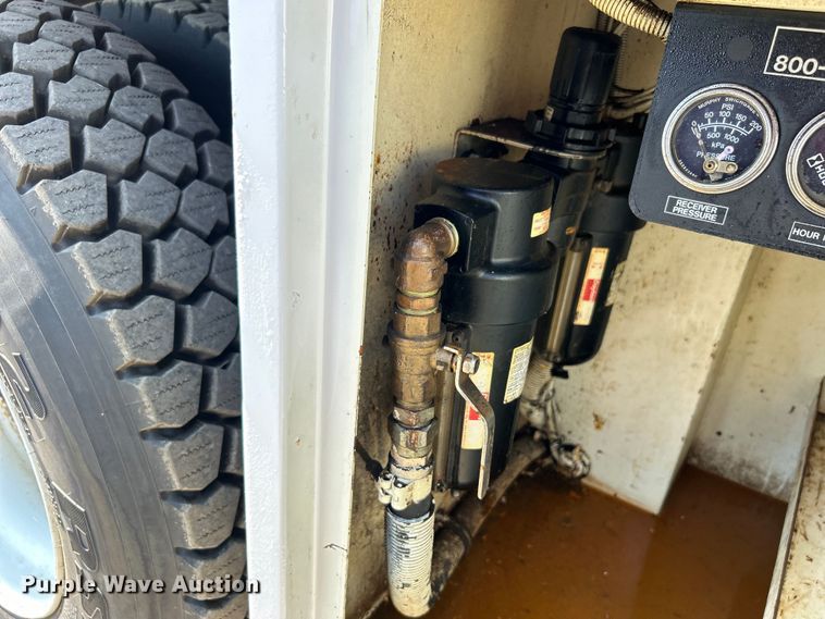 image for item EG0699 2009 International WorkStar 7500 crane truck