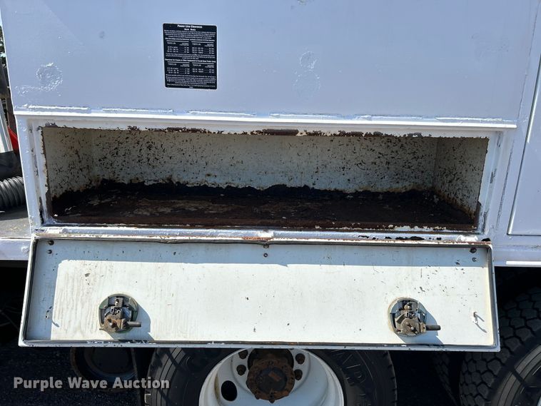 image for item EG0699 2009 International WorkStar 7500 crane truck