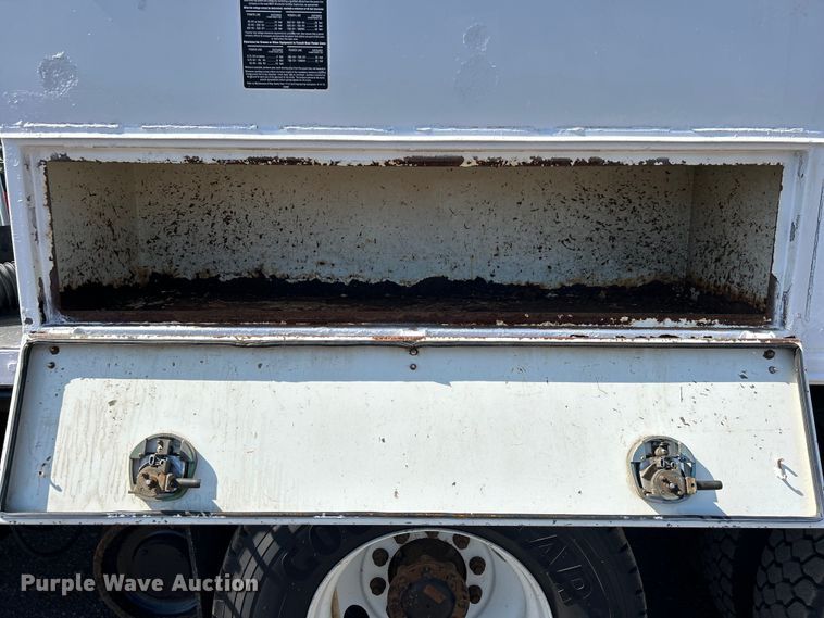 image for item EG0699 2009 International WorkStar 7500 crane truck