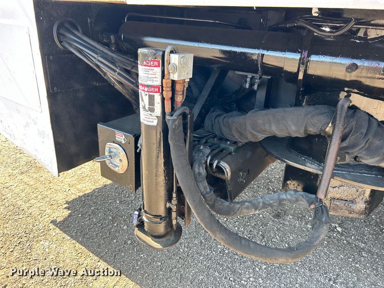 image for item EG0699 2009 International WorkStar 7500 crane truck