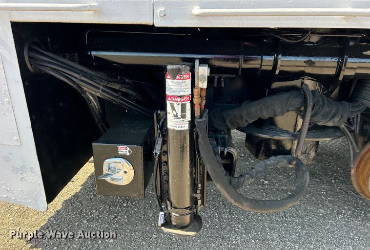 image for item EG0699 2009 International WorkStar 7500 crane truck