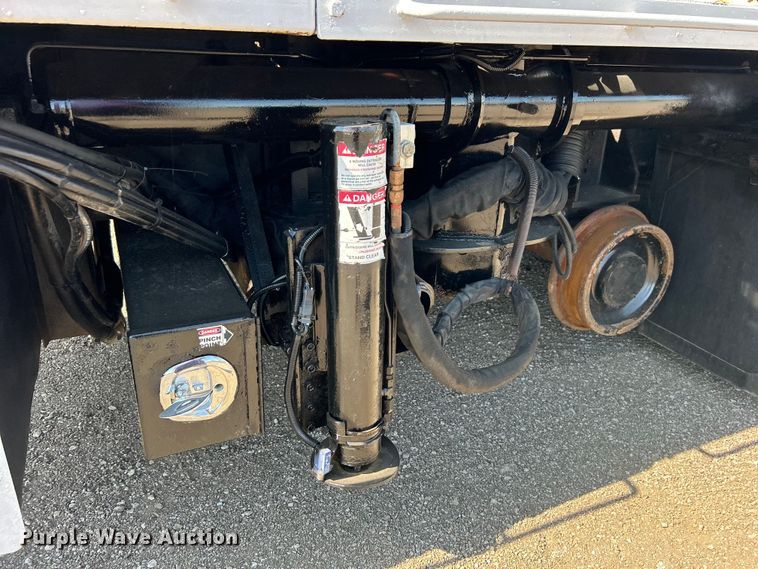 image for item EG0699 2009 International WorkStar 7500 crane truck